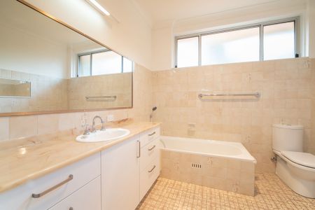 North Curl Curl, 12 Burilla Avenue - Photo 4