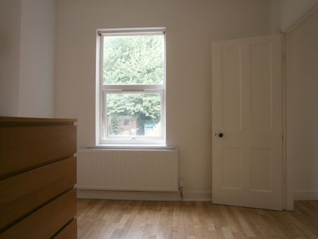 3 Bed Terraced House, Richmond Hill, LU2 - Photo 2