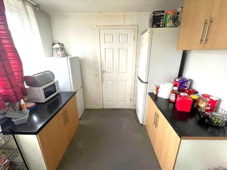 Artemis Close, Driveway & Garage, Gravesend, DA12 - Photo 4