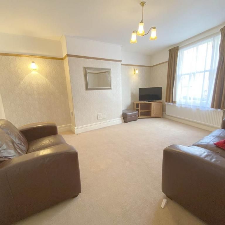 5 bedroom house to rent - Photo 1