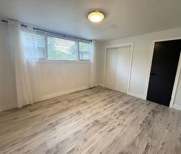 $1,899 / 2 br / 1 ba / 115 Green rd Unit 2 - Photo 3