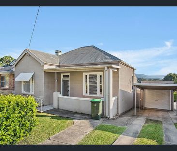 Light filled 3 bedroom home - Photo 3