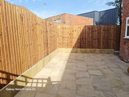 3 bedroom semi-detached house to rent - Photo 5