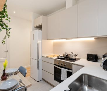 Carrer del Comte Borrell, Barcelona, Catalonia 08015 - Photo 6