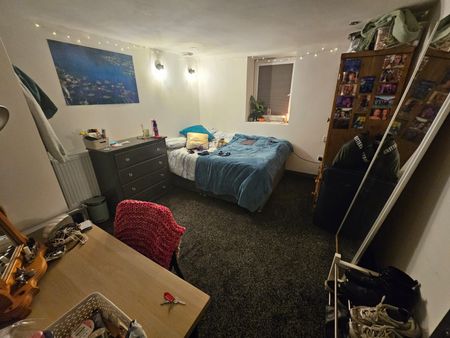 6 Bed - 24 Ashville Grove, Hyde Park, Leeds - LS6 1LY - Student - Photo 5