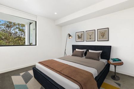 Beautiful Two-Bedroom Apartment in Sought-After Waterside Complex - Photo 2