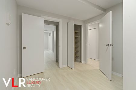 Townhouse in Vancouver West Side, BC - Photo 4