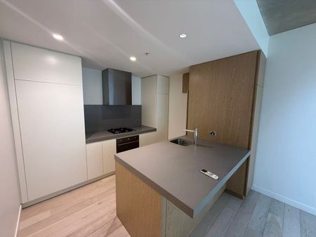 Light-Filled 2 Bedroom Living on the Edge of the CBD - Photo 4