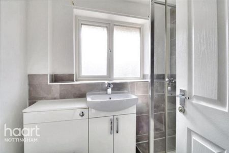 1 bedroom in a house share to rent - Photo 3