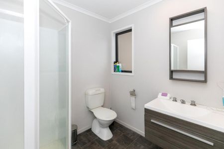 Modern Townhouse - Photo 4