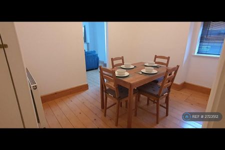 3 bedroom end of terrace house to rent - Photo 3
