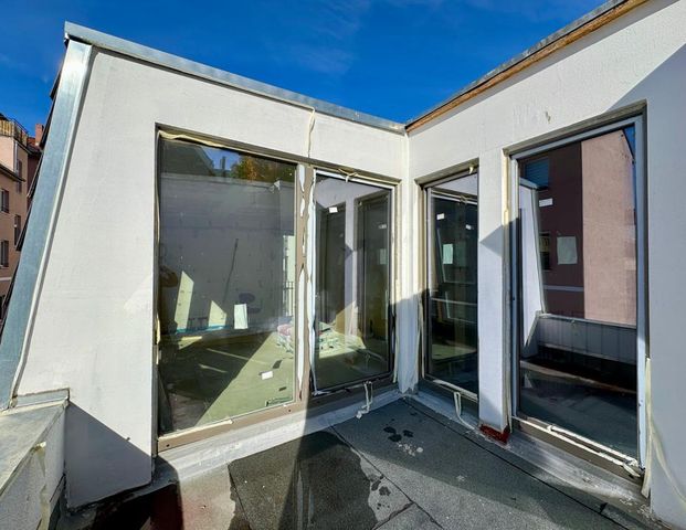 Erstbezug: Stadthaus mit Dachterrasse und Terrasse - Foto 1