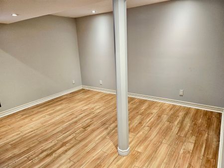 For Lease - 3366 Covent Crescent, Mississauga, Ontario - Photo 2