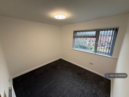 3 bedroom semi-detached house to rent - Photo 3