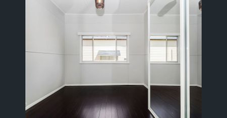 Charming Three Bedroom Home - Photo 5