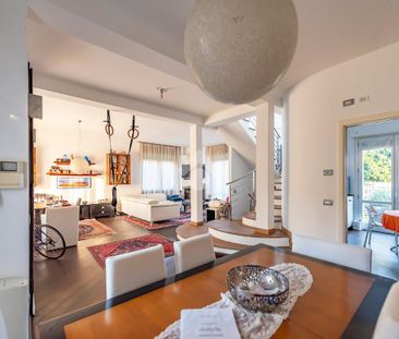 Villa singola in affitto - Photo 1