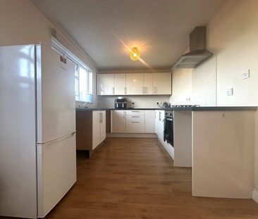 3 bedroom semi-detached house to rent - Photo 5