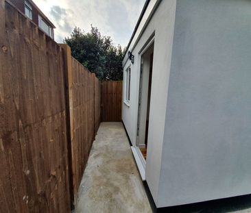 Studio Flat, Watford Way, NW4 - Photo 2