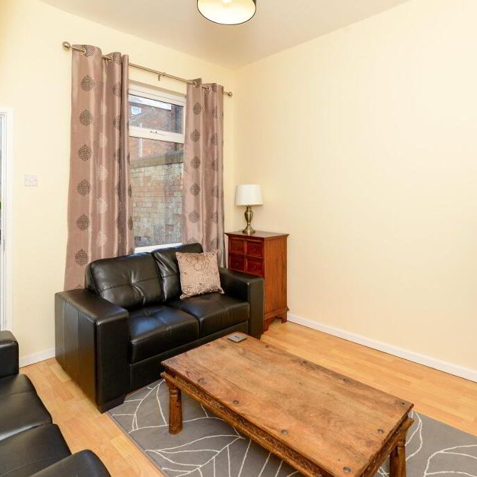30 Deramore Avenue, Ormeau Road, Belfast, BT7 3ER - Photo 1