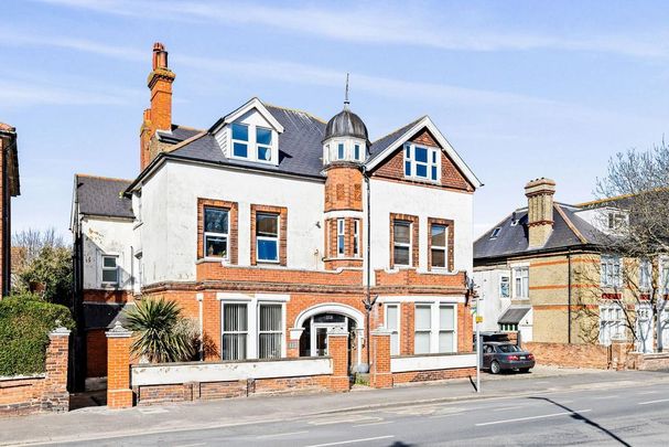 3 bedroom apartment to rent - Photo 1