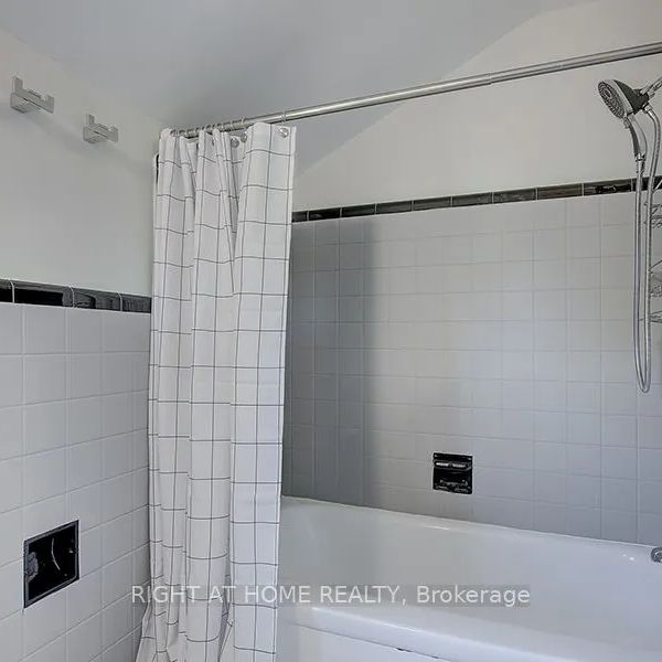 Detached Home For Lease | W9253113 - Photo 1