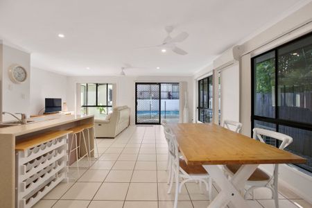 Modern Family Living with Poolside Entertaining! - Photo 2