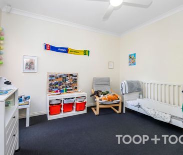 Stylish courtyard home - Photo 3