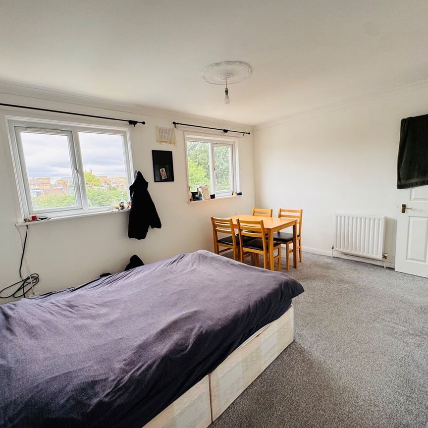 2 Bed Flat, Salisbury House, CR7 - Photo 1