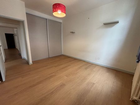 Location Appartement 3 pièces 84m² PERIGUEUX 24000 - Photo 3
