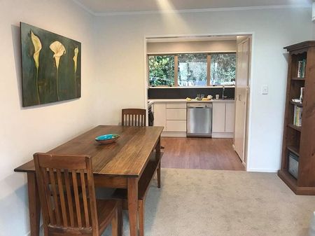 Renovated Charming 2 Bedroom in Kilbirnie - Photo 2