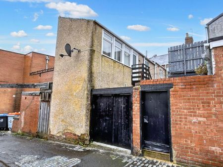 1 bed upper flat to rent in SR8 - Photo 3