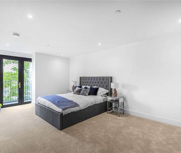 A spacious contemporary two bedroom riverside apartment with direct... - Photo 5