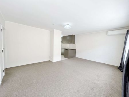 Spacious two bedroom unit plus carpark - Photo 4