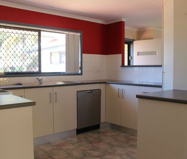 15 Cassia Street, Beaconsfield QLD 4740 - House For Rent | Domain - Photo 5