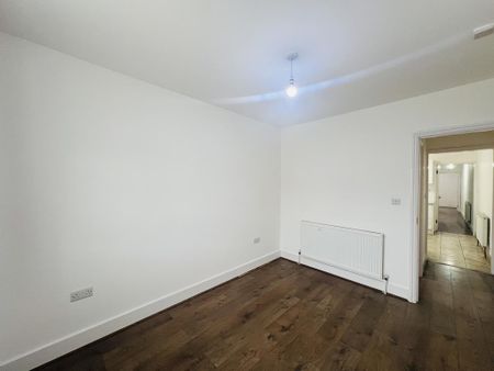 3 bedroom flat to rent - Photo 3