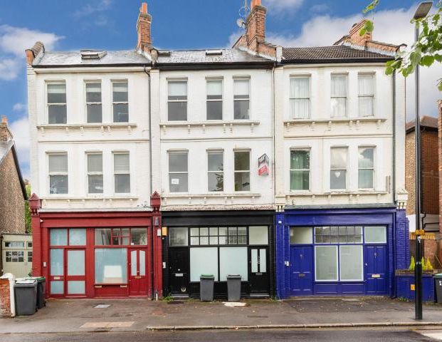 3 double bedroom split level flat located in a leafy part of Muswell Hill - Photo 1