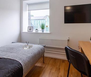 1 bedroom in a flat share to rent - Photo 3