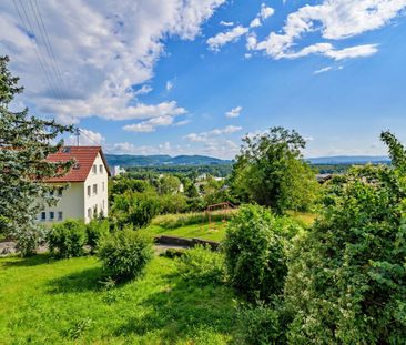 Sanierte, helle 4-Zi-Wohnung mit Balkon, Garage und traumhafter Aus... - Photo 3