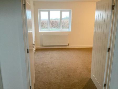 4 bedroom detached house to rent - Photo 3