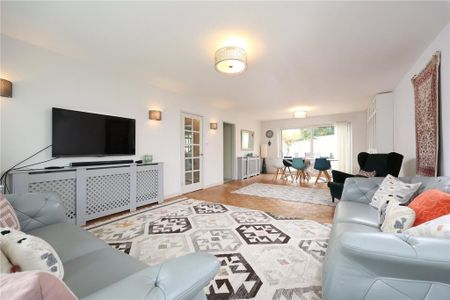 5 bedroom detached house to rent - Photo 3