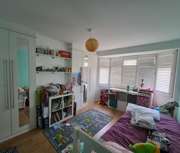 4 Bed Terraced House, Ardwell Avenue, IG6 - Photo 6