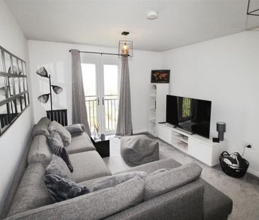 2 bedroom flat to rent - Photo 2