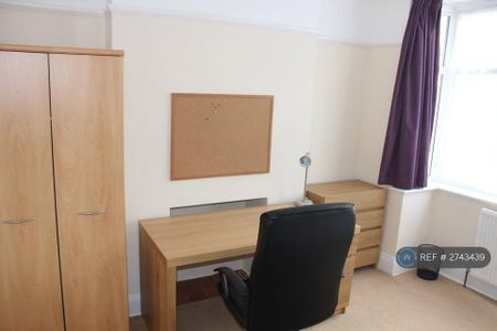5 bedroom detached house to rent - Photo 4