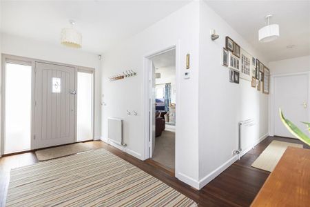 4 bedroom detached house to rent - Photo 3