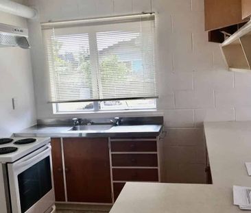 Charming 2BR Home in Mangere Bridge - Photo 4