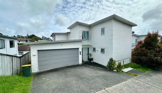 Four Bedroom Blockhouse Bay - Photo 1