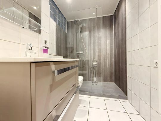 HELLE 2-ZIMMERWOHNUNG ZU MIETEN! - Photo 1