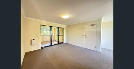 Large Modern unit with 2x Balconies and 2x Park - Photo 2