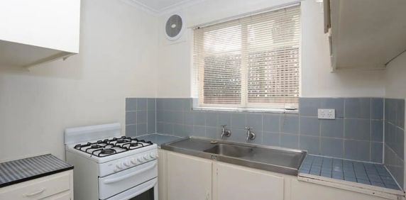 Ground Floor One Bedroom Apartment - Photo 2