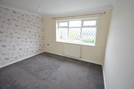 2 bedroom Semi-detached house To Let - Photo 5